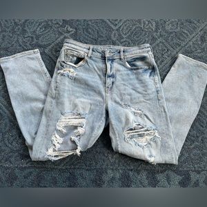 Light wash ripped denim jeans